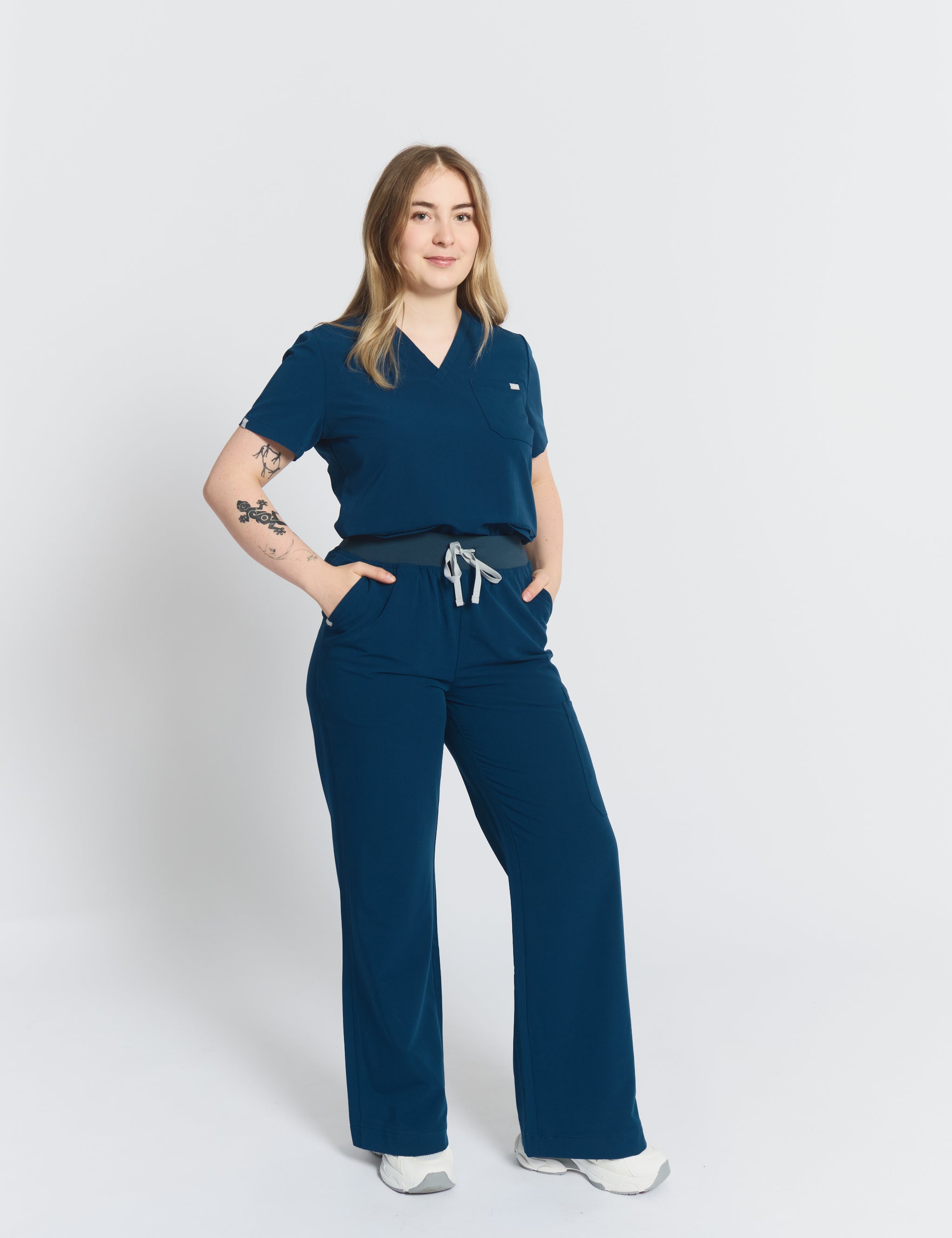 joiia-ace-wide-leg-scrub-pants-abyss-blue-female-canada-extra-pockets.jpg