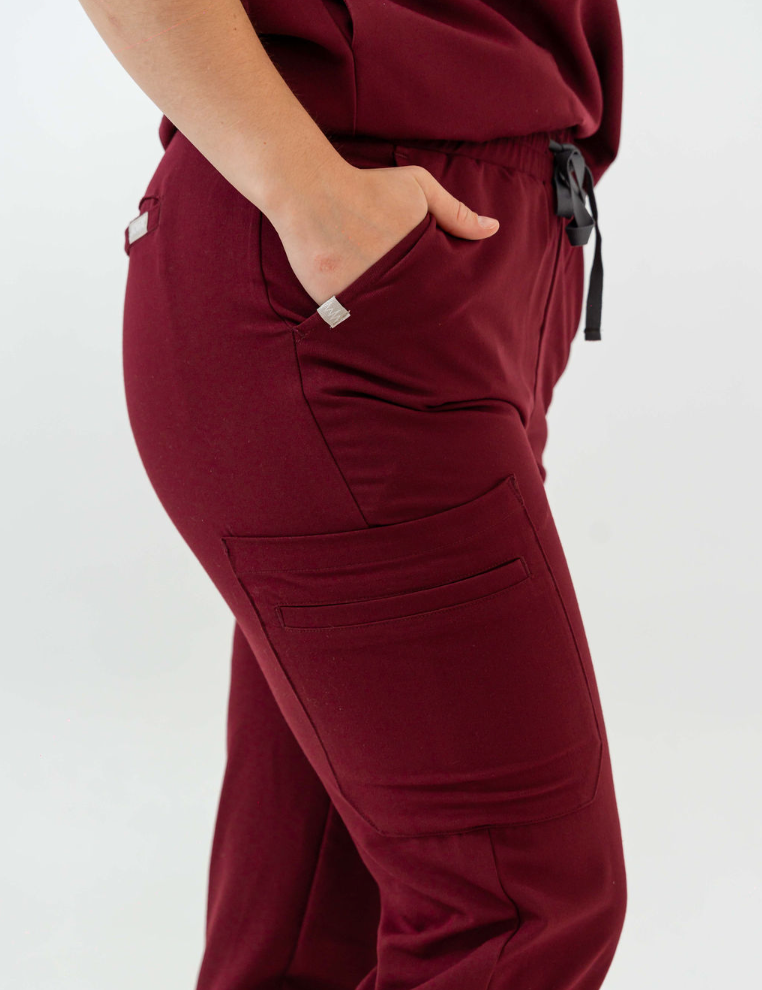 joiia-ananstasia-jogger-scrub-pants-burgundy-female-canada-extra-pockets.png