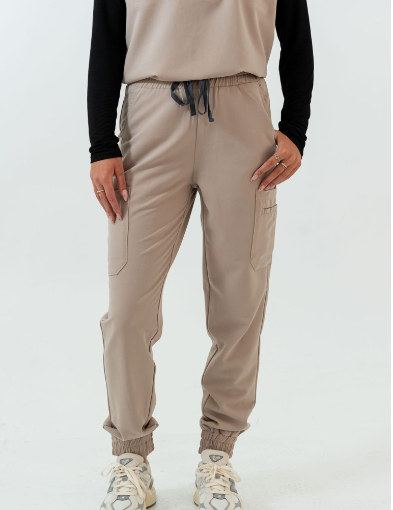 joiia-ananstasia-jogger-scrub-pants-sandstone-female-canada-extra-pockets.png