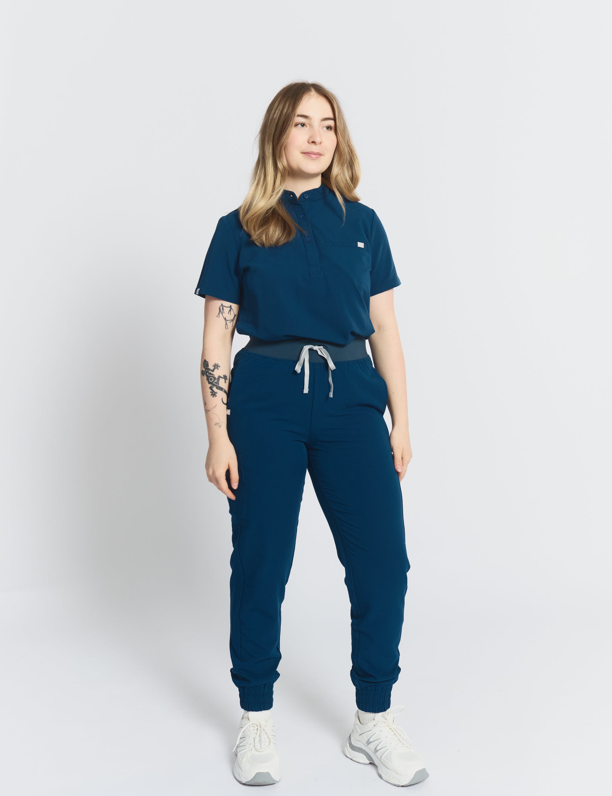 joiia-elodia-jogger-scrub-pants-abyss-blue-female-canada-1.jpg