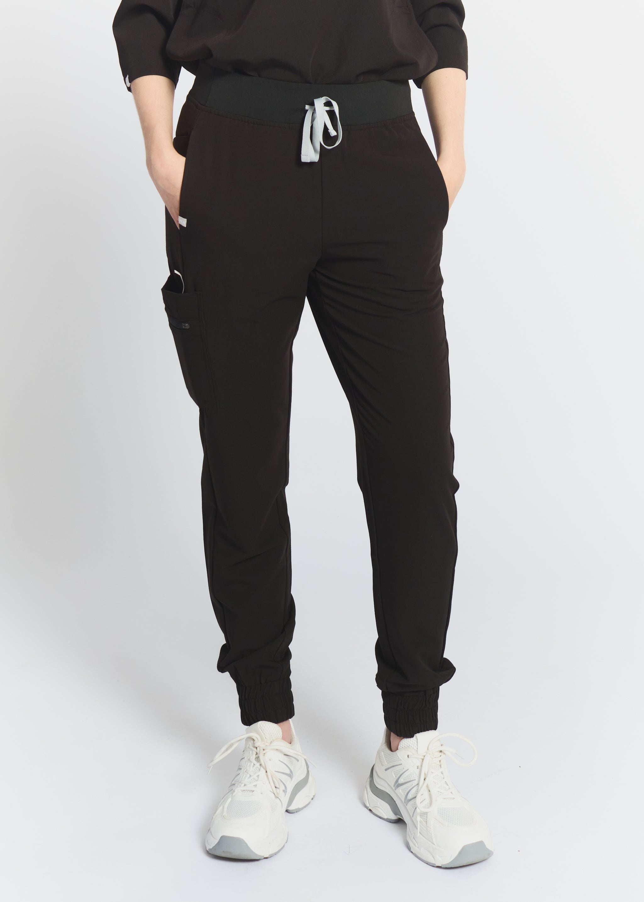 joiia-elodia-jogger-scrub-pants-black-female-canada.jpg