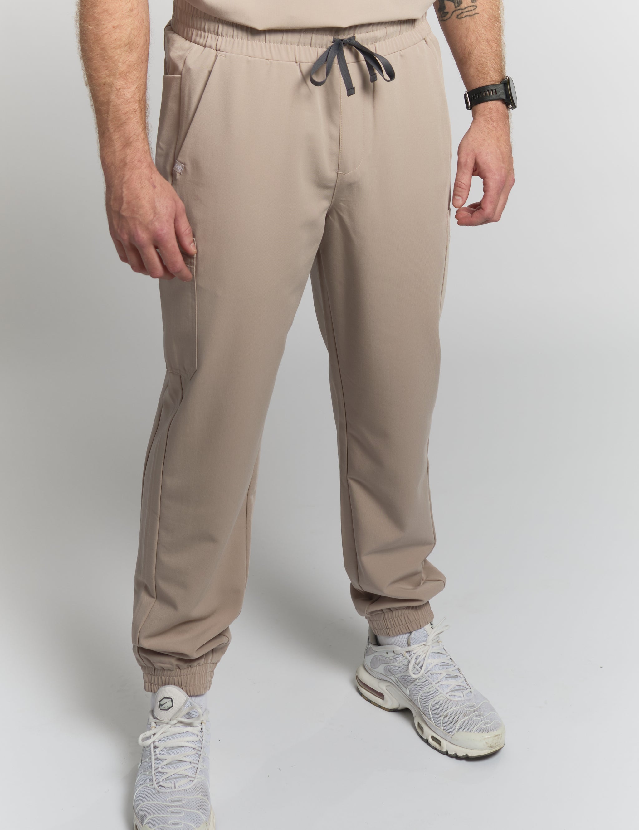 joiia-kian-scrub-top-sandstone-male-canada.jpg