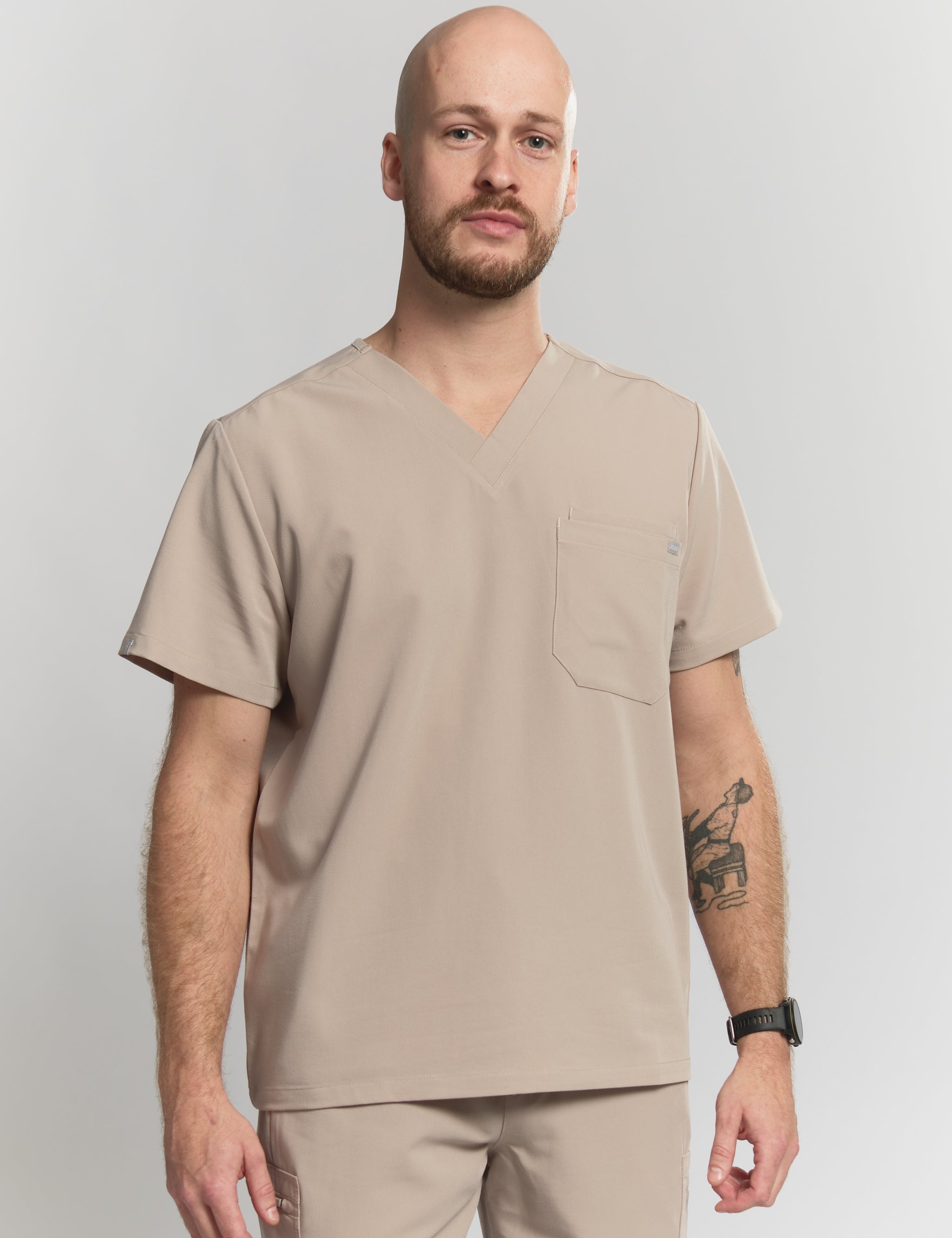 joiia-liam-scrub-top-sandstone-beige-male-canada.jpg