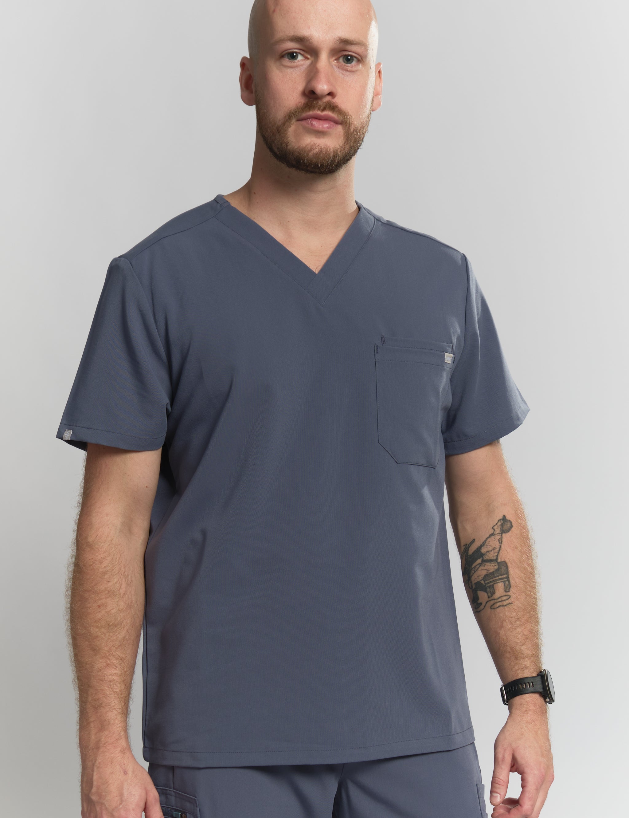 joiia-liam-scrub-top-stormy-grey-male-canada.jpg