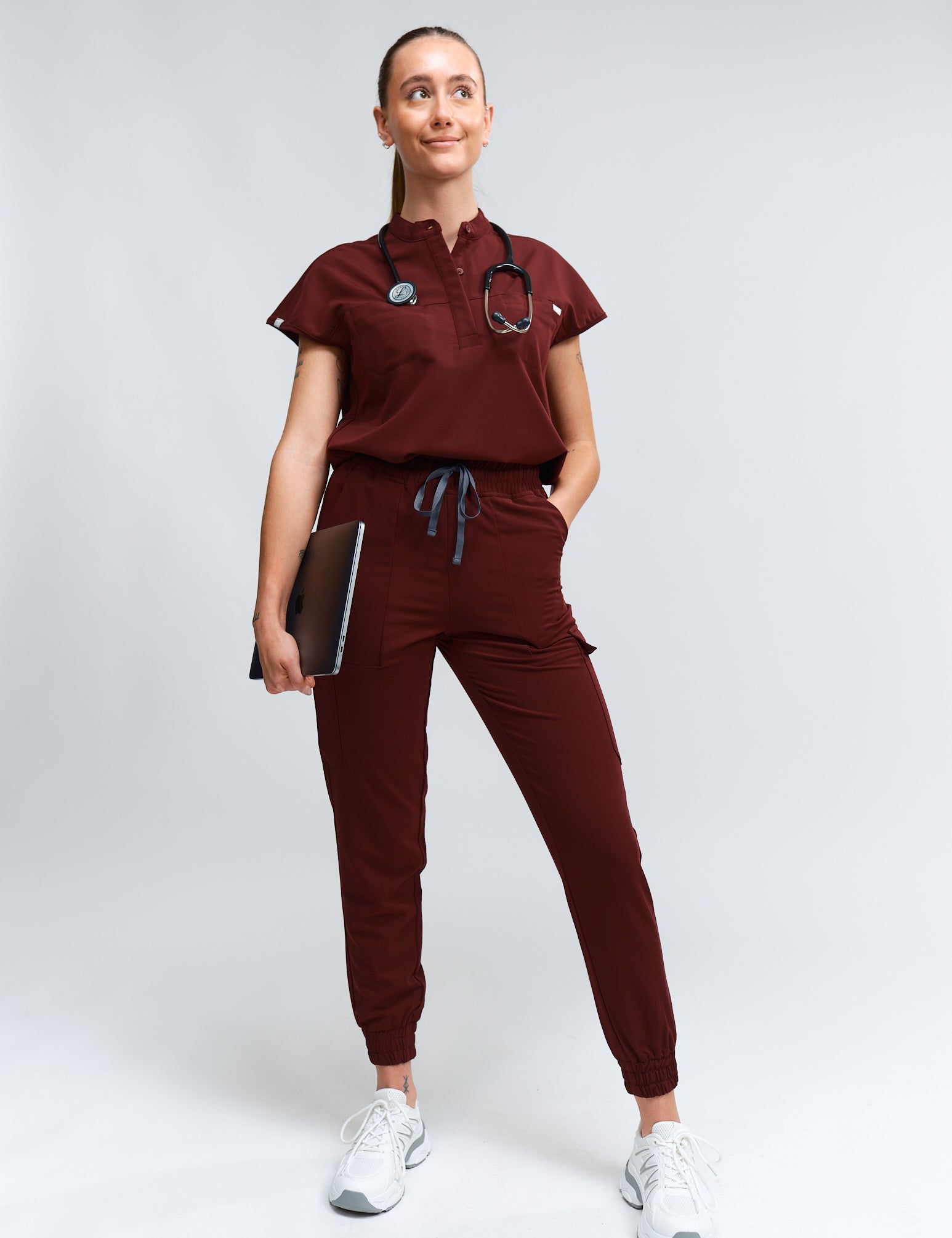 joiia-lydia-jogger-scrub-pants-burgundy-female-canada-2.jpg