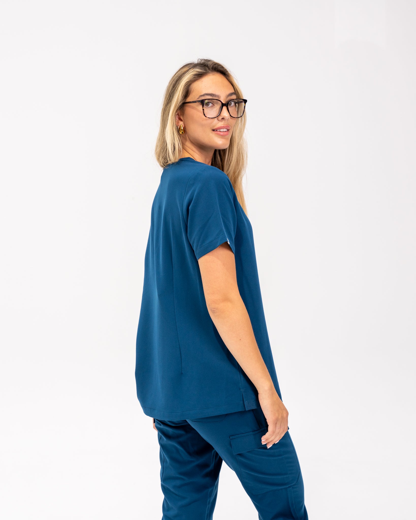 joiia-olivia-scrub-top-abyss-blue-female-canada-1.jpg