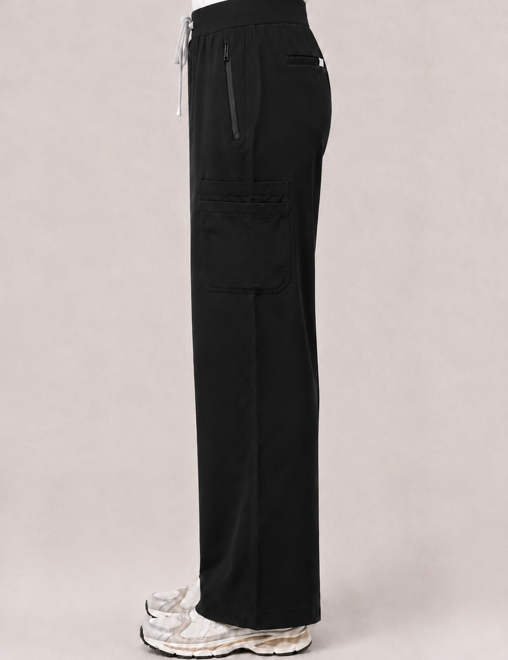 joiia-quinn-black-pants-female-canada_1_0f0e6f29-b344-49cb-8636-b7968c2277e9.png